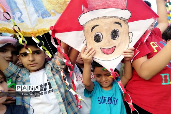 جشنواره پرواز بادبادک‌ها در کوهستان دراک شیراز