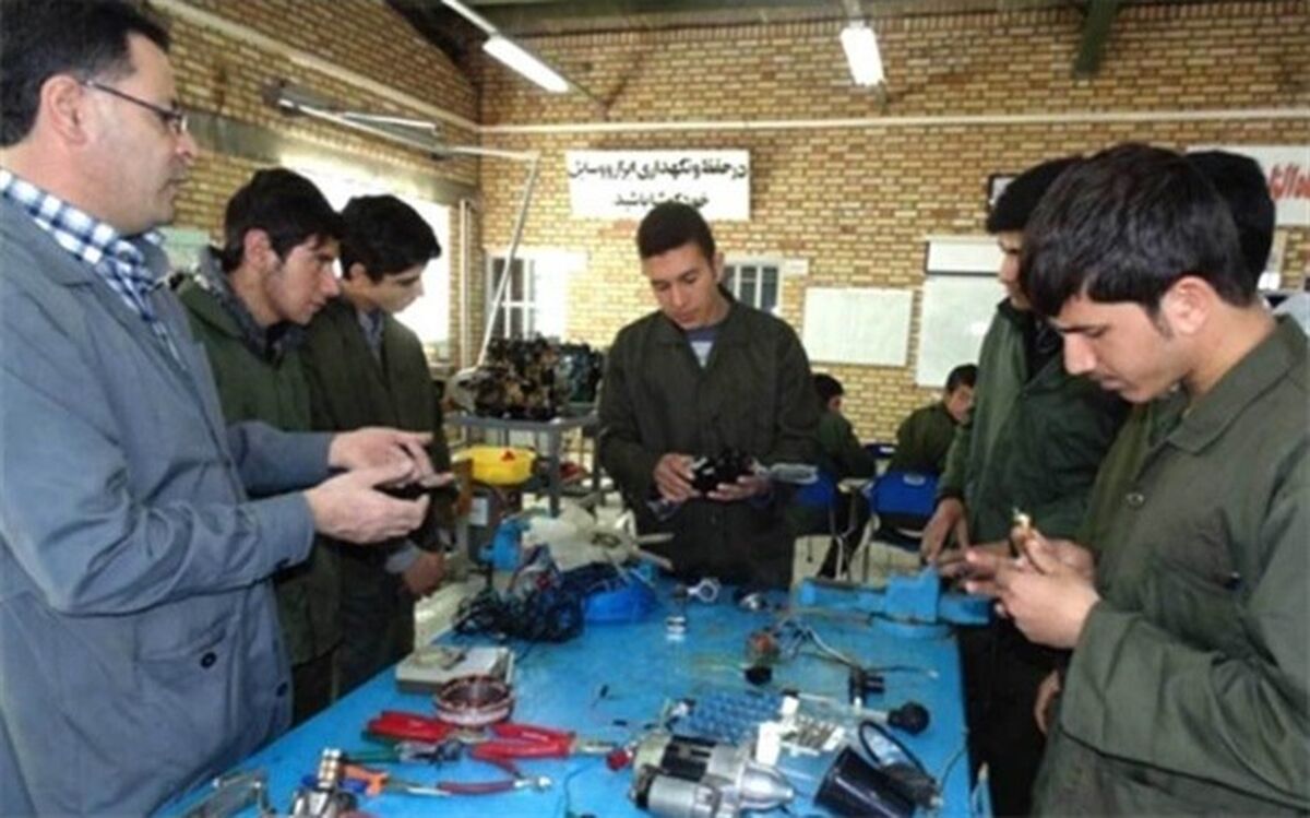 دانش‌آموزان باید مبانی اقتصاد توسعه را آموزش ببینند