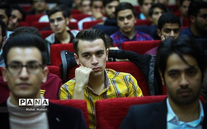 انتخاب 4 دانشجومعلم و یک دانش‌آموخته دانشگاه فرهنگیان در جشنواره دانشجوی نمونه کشوری