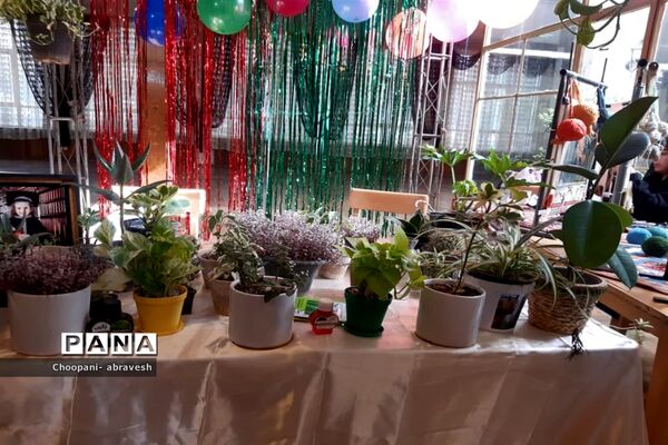 بازدید مدیرکل آموزش و پرورش شهر تهران از نمایشگاه دستاوردها و دست سازه‌های دانش‌آموزی