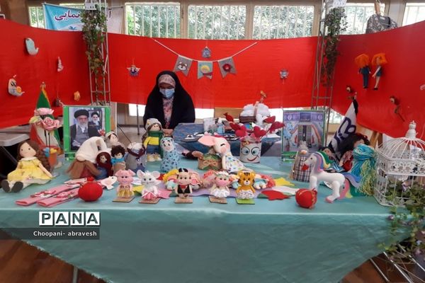 بازدید مدیرکل آموزش و پرورش شهر تهران از نمایشگاه دستاوردها و دست سازه‌های دانش‌آموزی