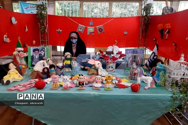بازدید مدیرکل آموزش و پرورش شهر تهران از نمایشگاه دستاوردها و دست سازه‌های دانش‌آموزی