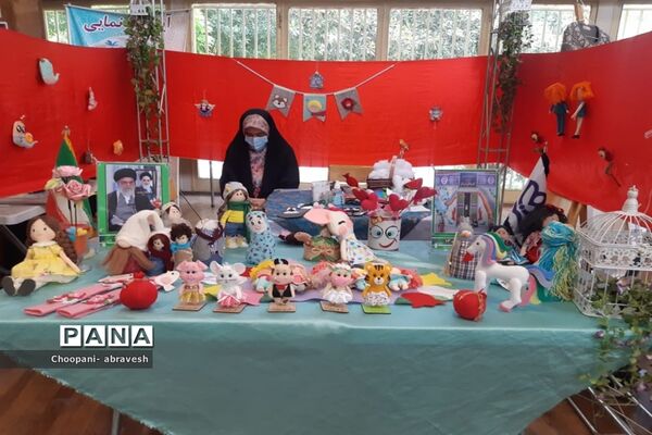 بازدید مدیرکل آموزش و پرورش شهر تهران از نمایشگاه دستاوردها و دست سازه‌های دانش‌آموزی