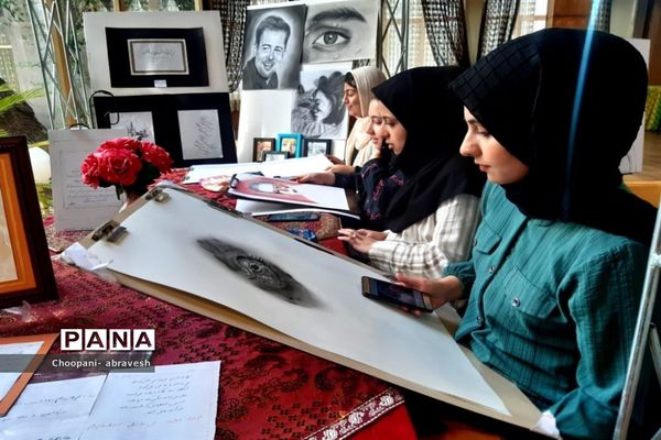 بازدید مدیرکل آموزش و پرورش شهر تهران از نمایشگاه دستاوردها و دست سازه‌های دانش‌آموزی