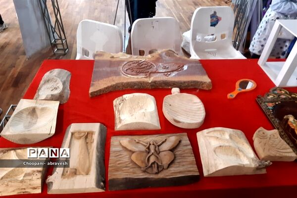 بازدید مدیرکل آموزش و پرورش شهر تهران از نمایشگاه دستاوردها و دست سازه‌های دانش‌آموزی