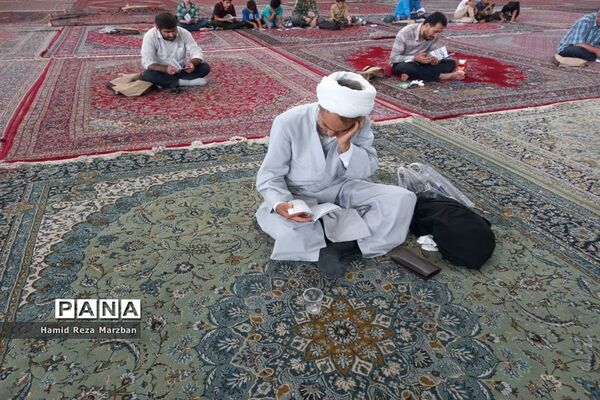 دعای روز عرفه درمصلی شهرستان اسلامشهر