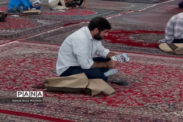 دعای روز عرفه درمصلی شهرستان اسلامشهر