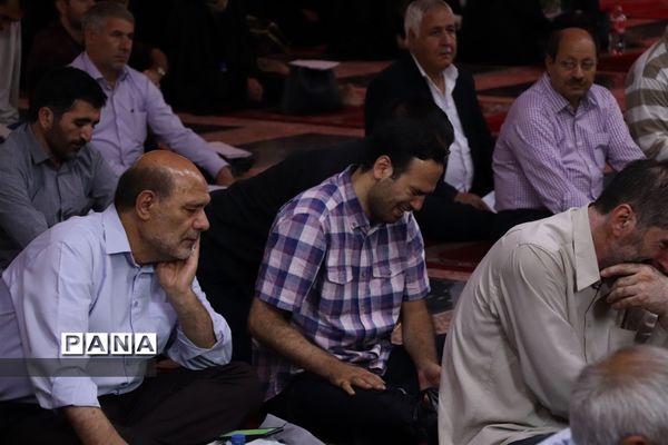 دست‌های التماس