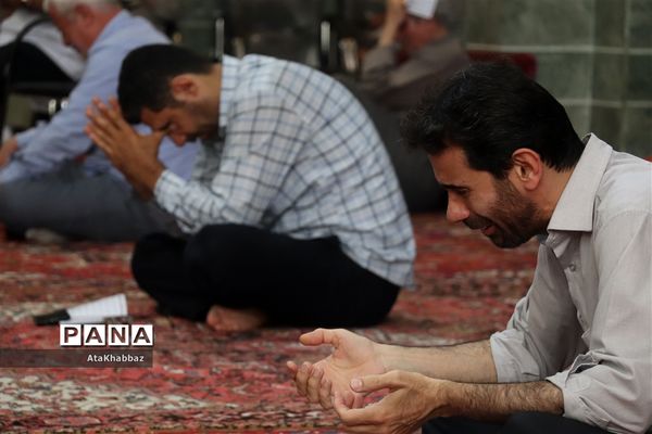 دست‌های التماس