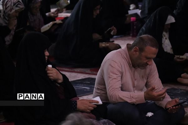 دست‌های التماس