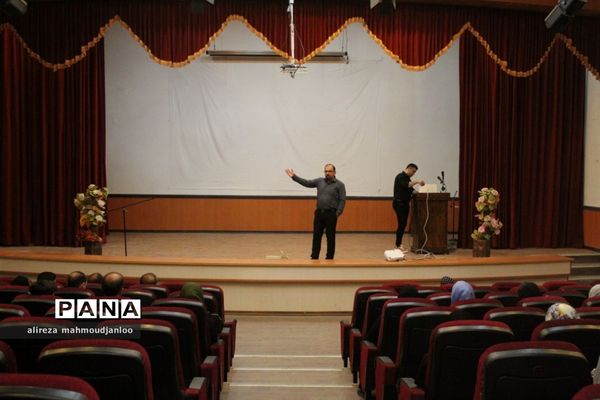 همایش هدایت تحصیلی در گلوگاه