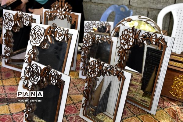 نمایشگاه دست سازه‌ها در بهنمیر