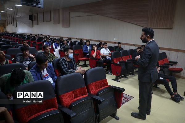 برگزاری کلاس‌ها و دوره‌های آموزشی ویژه دانش‌آموزان عشایر کشور در اردوگاه ثامن الحجج مشهد مقدس