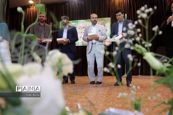 تقدیر از برگزیدگان جشنواره فرهنگی هنری فردا در آباده