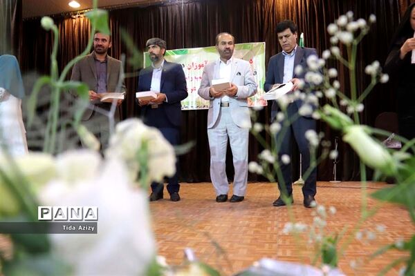 تقدیر از برگزیدگان جشنواره فرهنگی هنری فردا در آباده