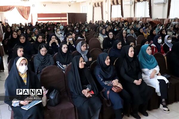 تقدیر از برگزیدگان جشنواره فرهنگی هنری فردا در آباده