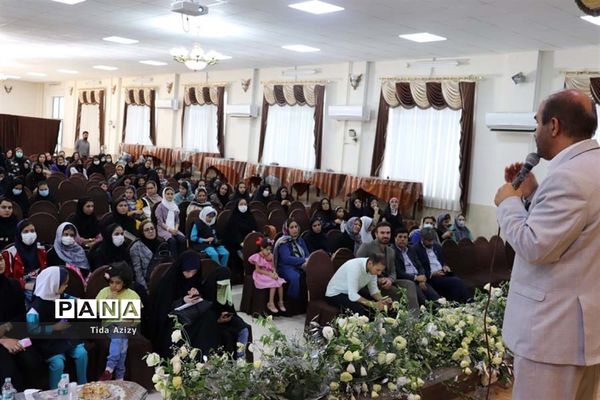 تقدیر از برگزیدگان جشنواره فرهنگی هنری فردا در آباده