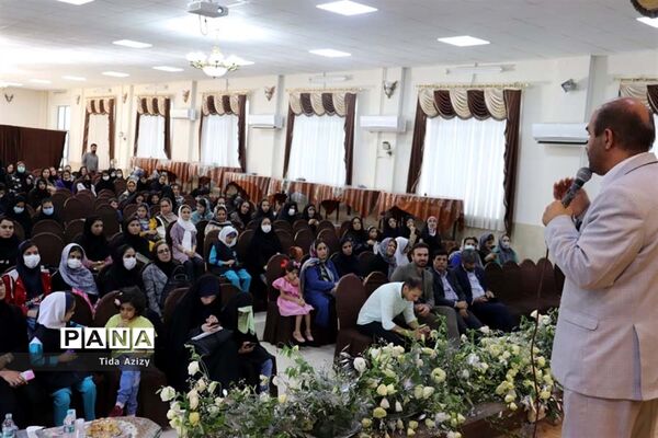 تقدیر از برگزیدگان جشنواره فرهنگی هنری فردا در آباده