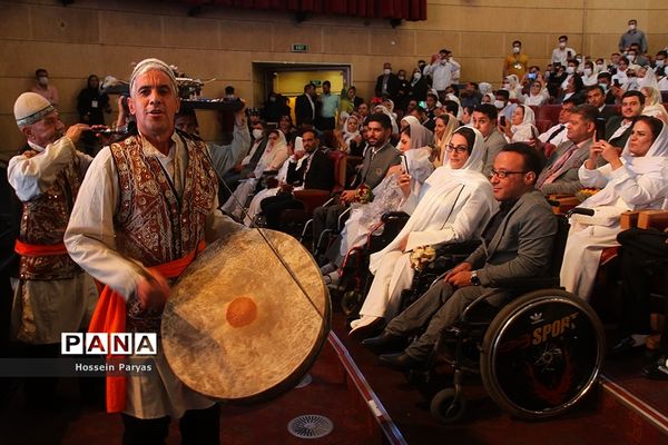 مراسم ازدواج ۱۱۴ زوج معلول همزمان با عید قربان در برج میلاد