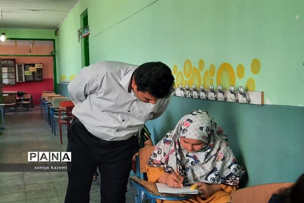 آزمون کتابخوانی دانش‌آموزی در ساری