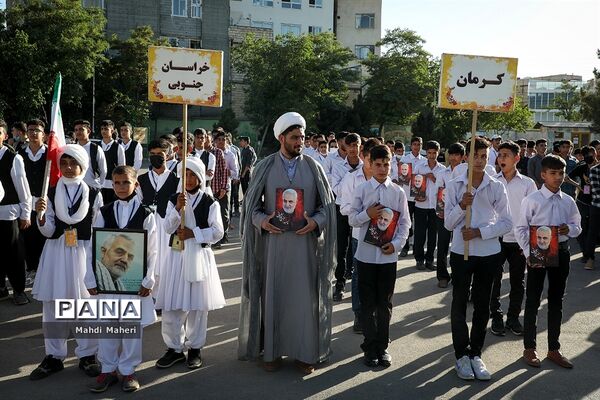 مراسم استقبال از دانش‌آموزان شرکت کننده در اردوی سراسری عشایر پسر در مشهد مقدس