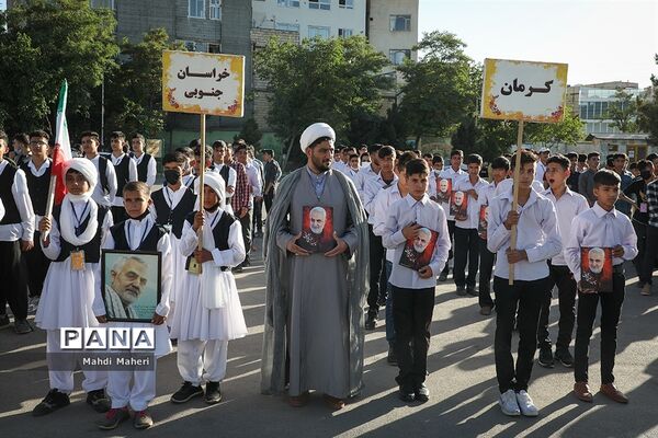مراسم استقبال از دانش‌آموزان شرکت کننده در اردوی سراسری عشایر پسر در مشهد مقدس