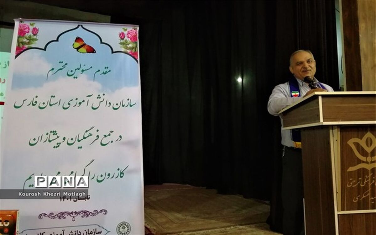 تجلیل از یک‌هزار نفر از مقام آوران برنامه‌های سازمان دانش‌آموزی در کازرون