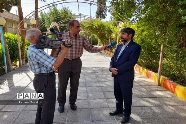 افتتاح نمایشگاه دستاوردهای دانش‌آموزان فرهنگی هنری در آباده