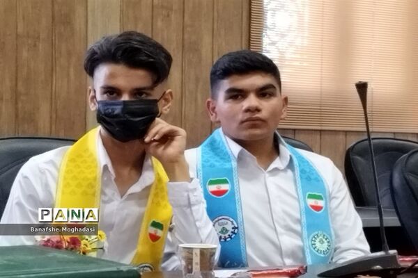جلسه مجمع اعضا و مربیان و هیات رئیسه مجلس دانش‌آموزی ناحیه ۴ شیراز