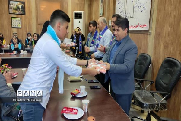 جلسه مجمع اعضا و مربیان و هیات رئیسه مجلس دانش‌آموزی ناحیه ۴ شیراز