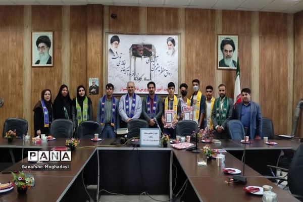 جلسه مجمع اعضا و مربیان و هیات رئیسه مجلس دانش‌آموزی ناحیه ۴ شیراز