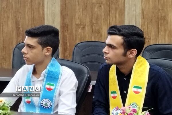 جلسه مجمع اعضا و مربیان و هیات رئیسه مجلس دانش‌آموزی ناحیه ۴ شیراز