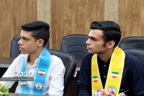 جلسه مجمع اعضا و مربیان و هیات رئیسه مجلس دانش‌آموزی ناحیه ۴ شیراز