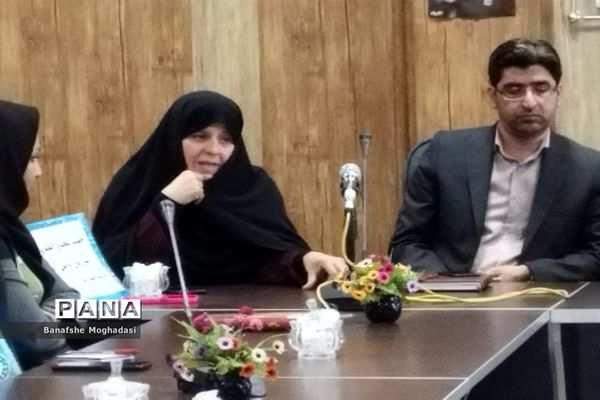 جلسه مجمع اعضا و مربیان و هیات رئیسه مجلس دانش‌آموزی ناحیه ۴ شیراز