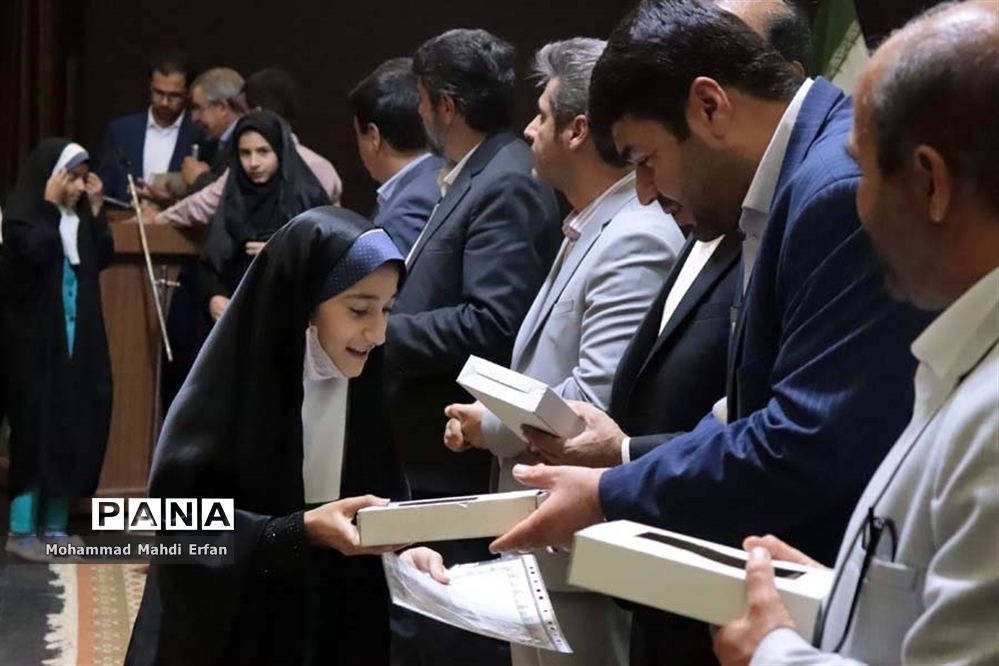 محفل انس با قرآن با عنوان آیه‌های غدیر در آباده