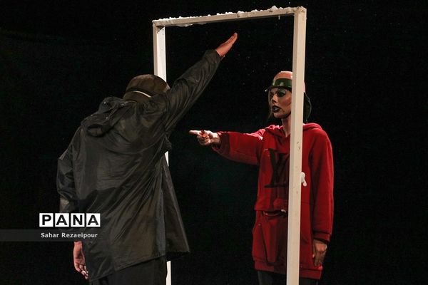 اجرای نمایش «برگشتن افتخارآمیز مردان جنگی» در پردیس تئاتر شهرزاد