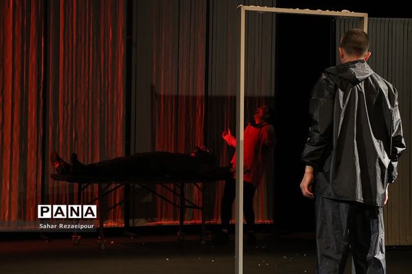 اجرای نمایش «برگشتن افتخارآمیز مردان جنگی» در پردیس تئاتر شهرزاد