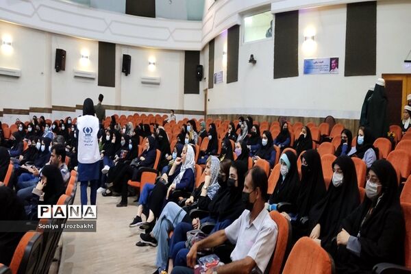 مراسم تجلیل از برترین‌های آموزشی و پرورشی دبیرستان ام‌ابیها شهرستان بوشهر