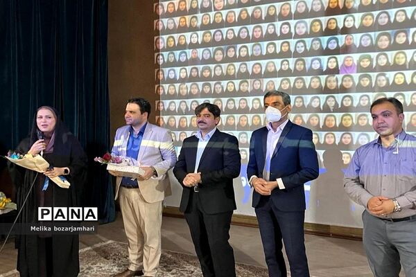 مراسم تجلیل از برترین‌های آموزشی و پرورشی دبیرستان ام‌ابیها شهرستان بوشهر