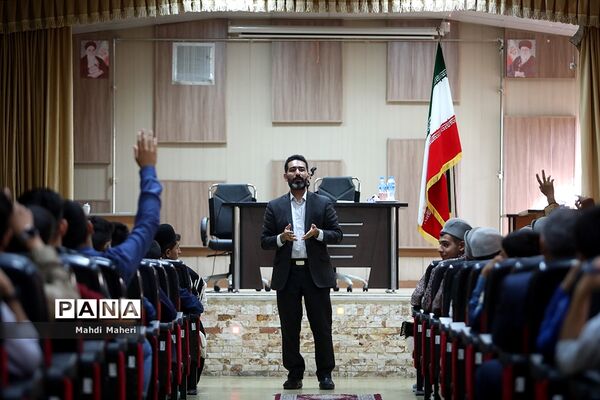 برگزاری کلاس سواد‌ رسانه‌ای برای دانش‌‌آموزان در بیست و یکمین اردوی کشوری دانش‌آموزان عشایر