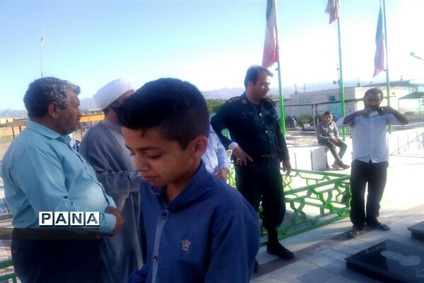 رزمایش دوچرخه‌سواری دانش‌آموزان روستای دهنو، خلیل‌آباد