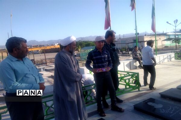 رزمایش دوچرخه‌سواری دانش‌آموزان روستای دهنو، خلیل‌آباد