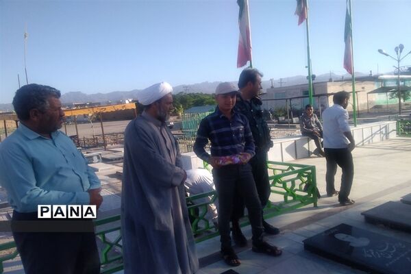 رزمایش دوچرخه‌سواری دانش‌آموزان روستای دهنو، خلیل‌آباد