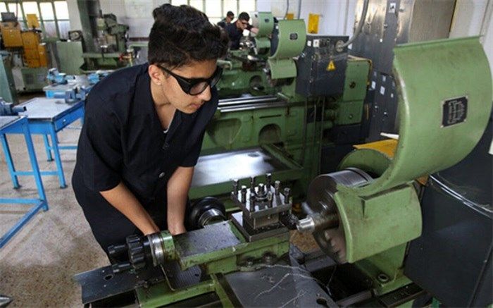 باید ‌تجربه آشنایی با شغل‌های مختلف برای دانش‌آموزان فراهم شود