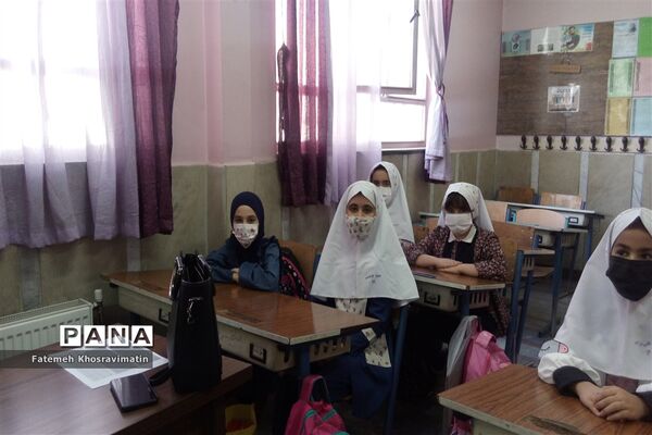 افتتاحیه پایگاه تابستانی مدرسه فروغ خدیجه (س) ناحیه ری یک
