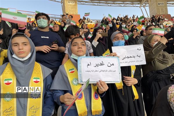 حضور پیشتازان ناحیه یک اهواز در اجرای سرود سلام فرمانده