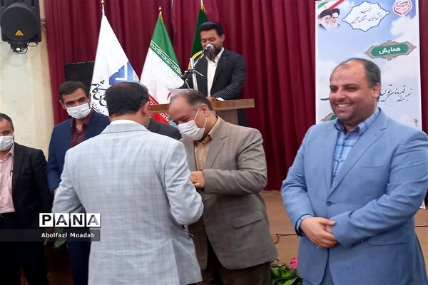 تجلیل از تولیدکنندگان بخش کشاورزی کاشمر و کوهسرخ