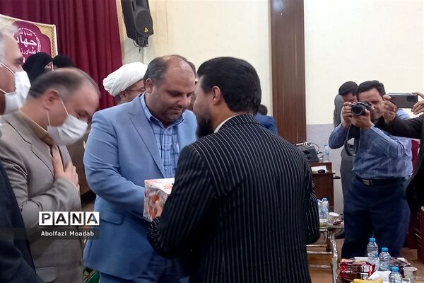 تجلیل از تولیدکنندگان بخش کشاورزی کاشمر و کوهسرخ