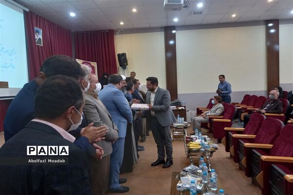 تجلیل از تولیدکنندگان بخش کشاورزی کاشمر و کوهسرخ