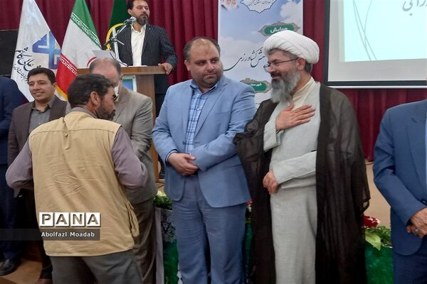 تجلیل از تولیدکنندگان بخش کشاورزی کاشمر و کوهسرخ